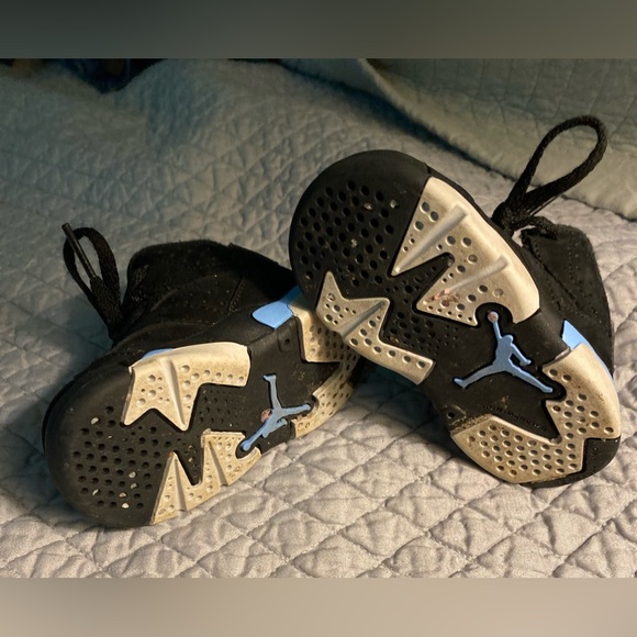 Toddler Nike Air Jordan’s - Picture 3 of 4